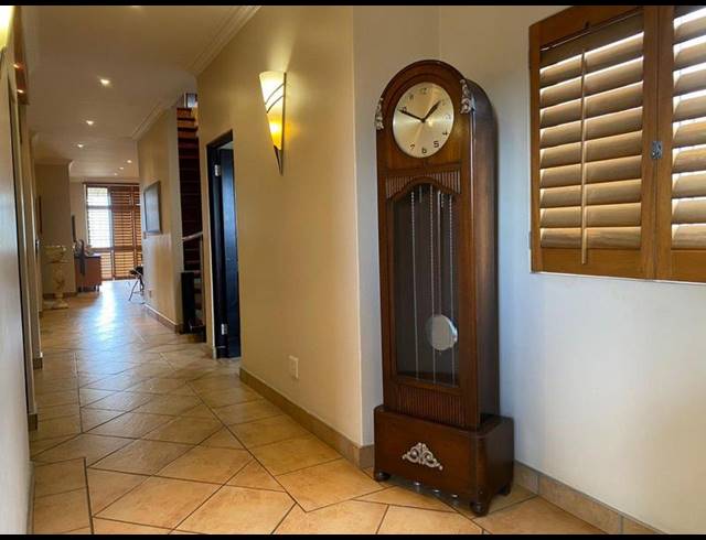 4 BEDROOM APARTMENT FOR SALE IN UMHLANGA RIDGE